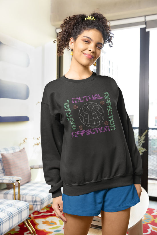 UNISEX BLACK SWEATSHIRT