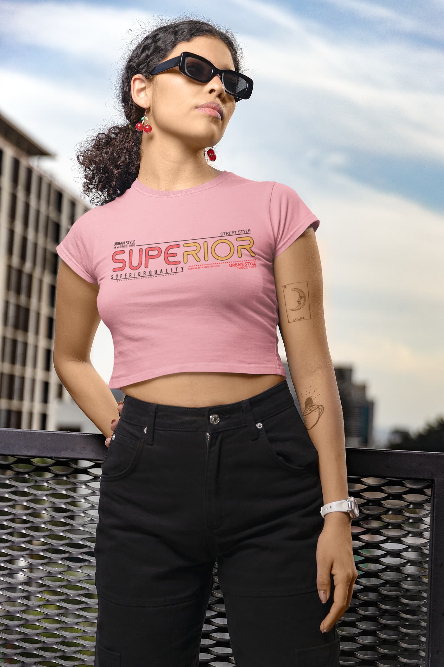 Person wearing a pink &