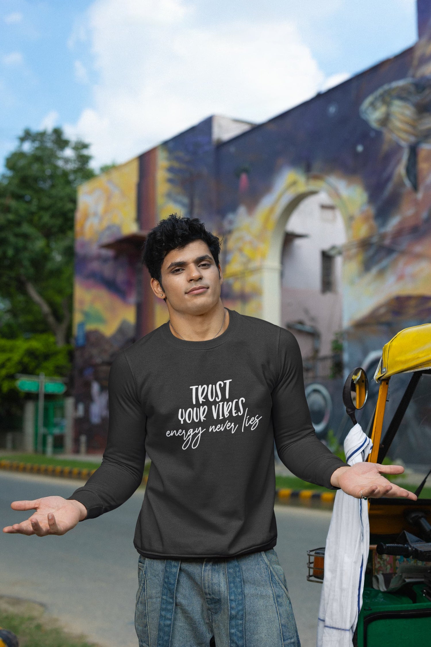 UNISEX BLACK SWEATSHIRT