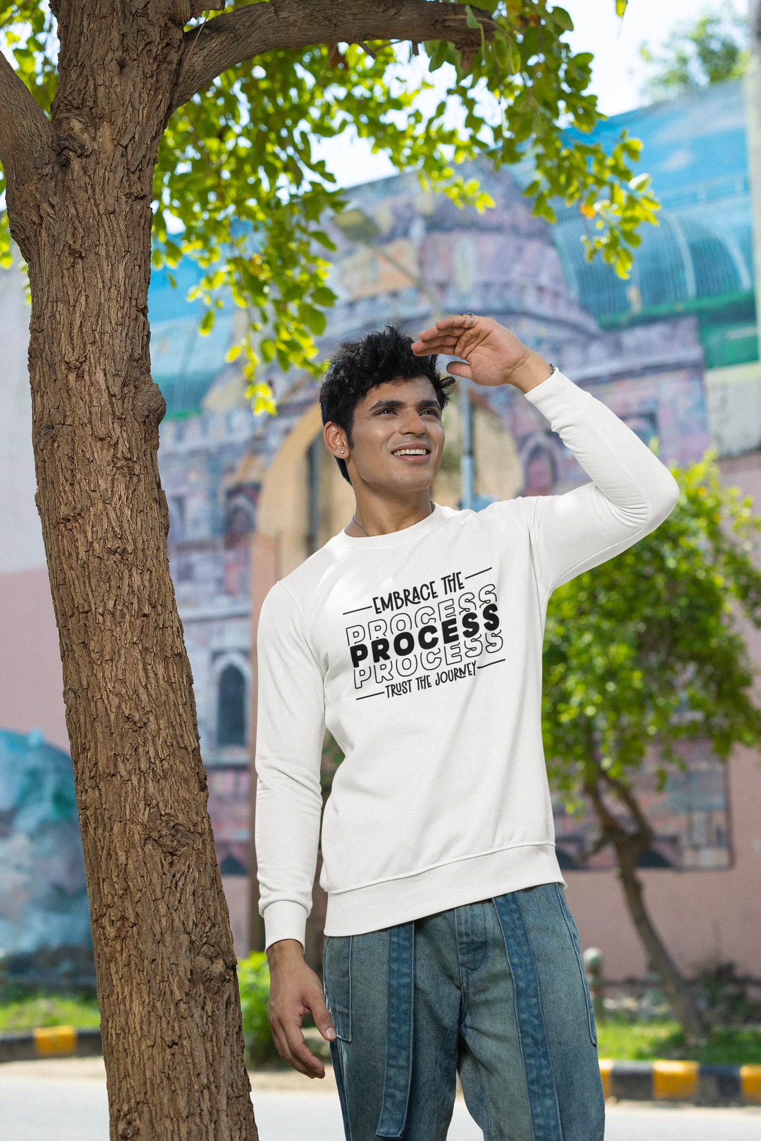 UNISEX WHITE SWEATSHIRT