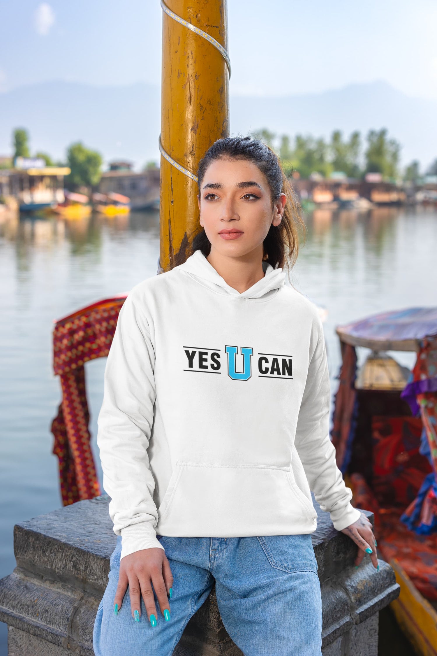 UNISEX WHITE SWEATSHIRT