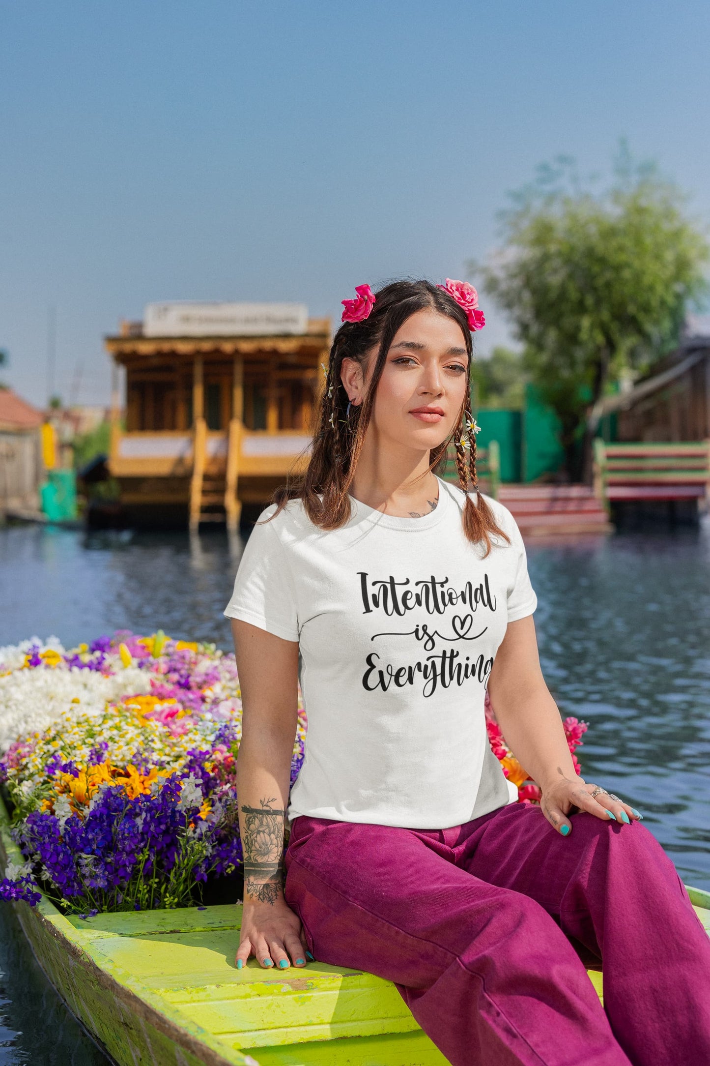 WOMENS WHITE ROUNDNECK T-SHIRT