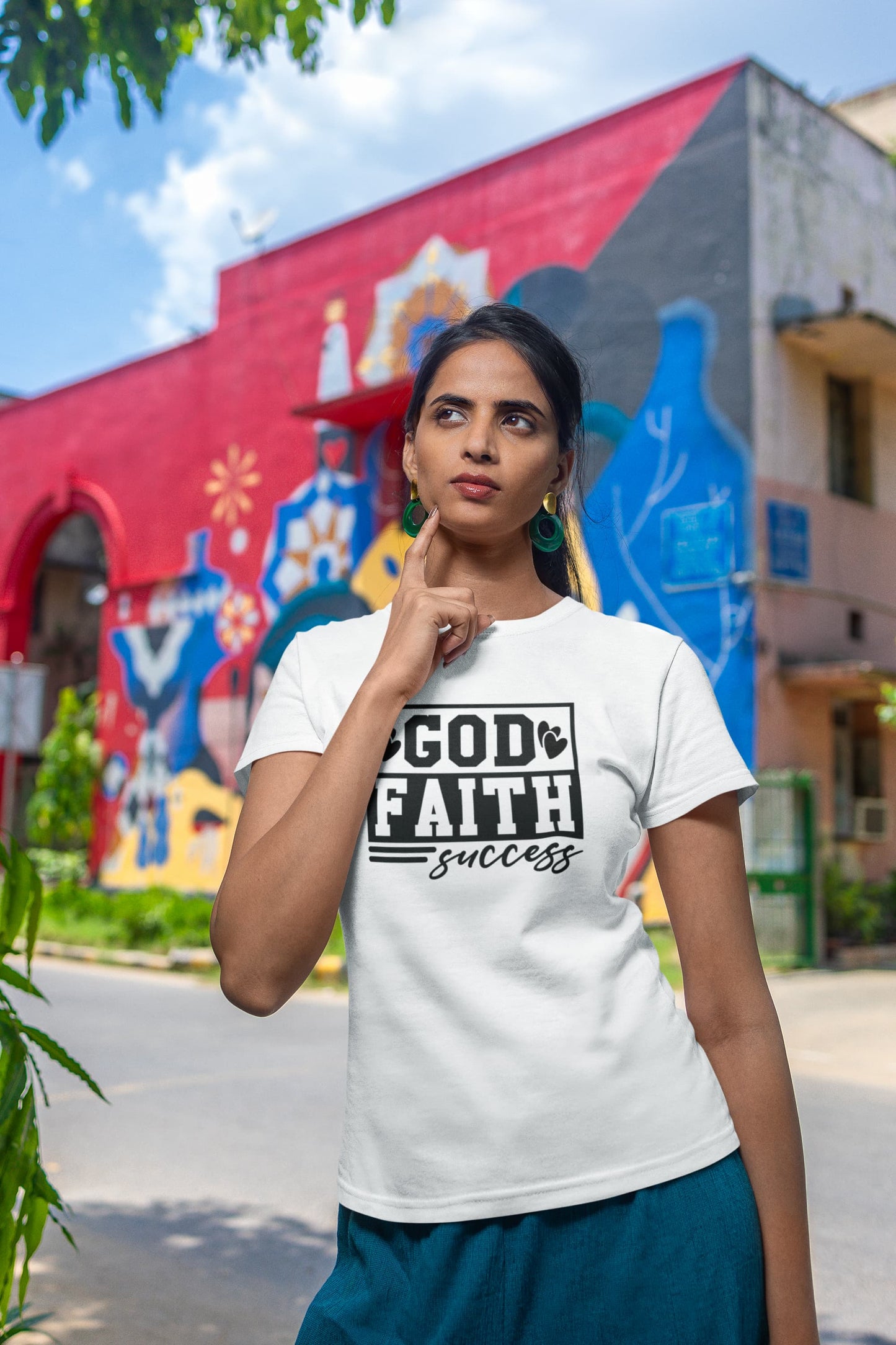WOMENS WHITE ROUNDNECK T-SHIRT