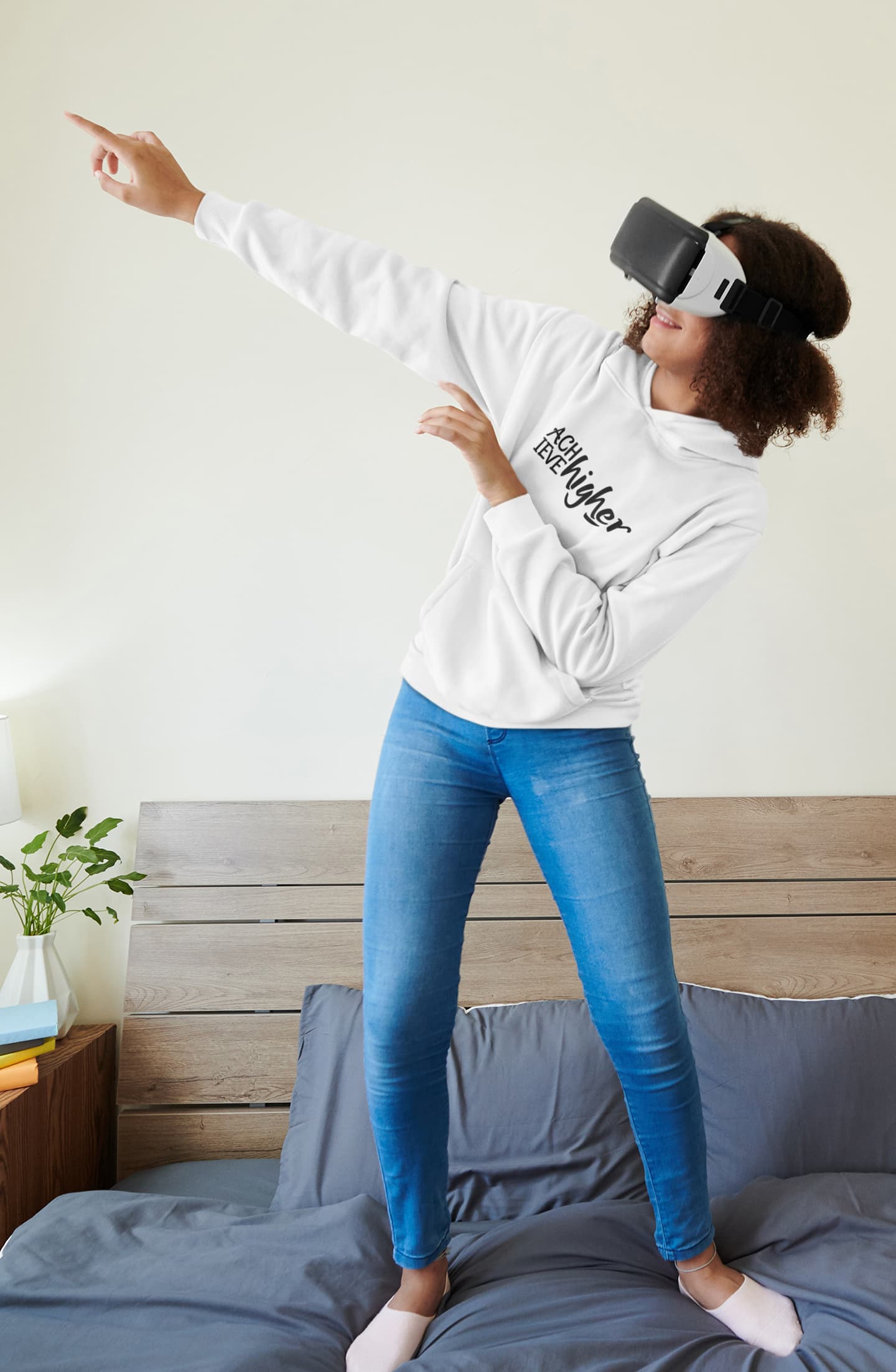 UNISEX WHITE SWEATSHIRT