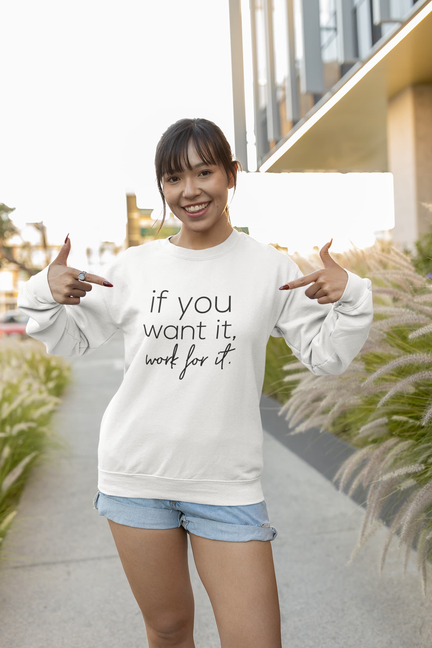 UNISEX WHITE SWEATSHIRT