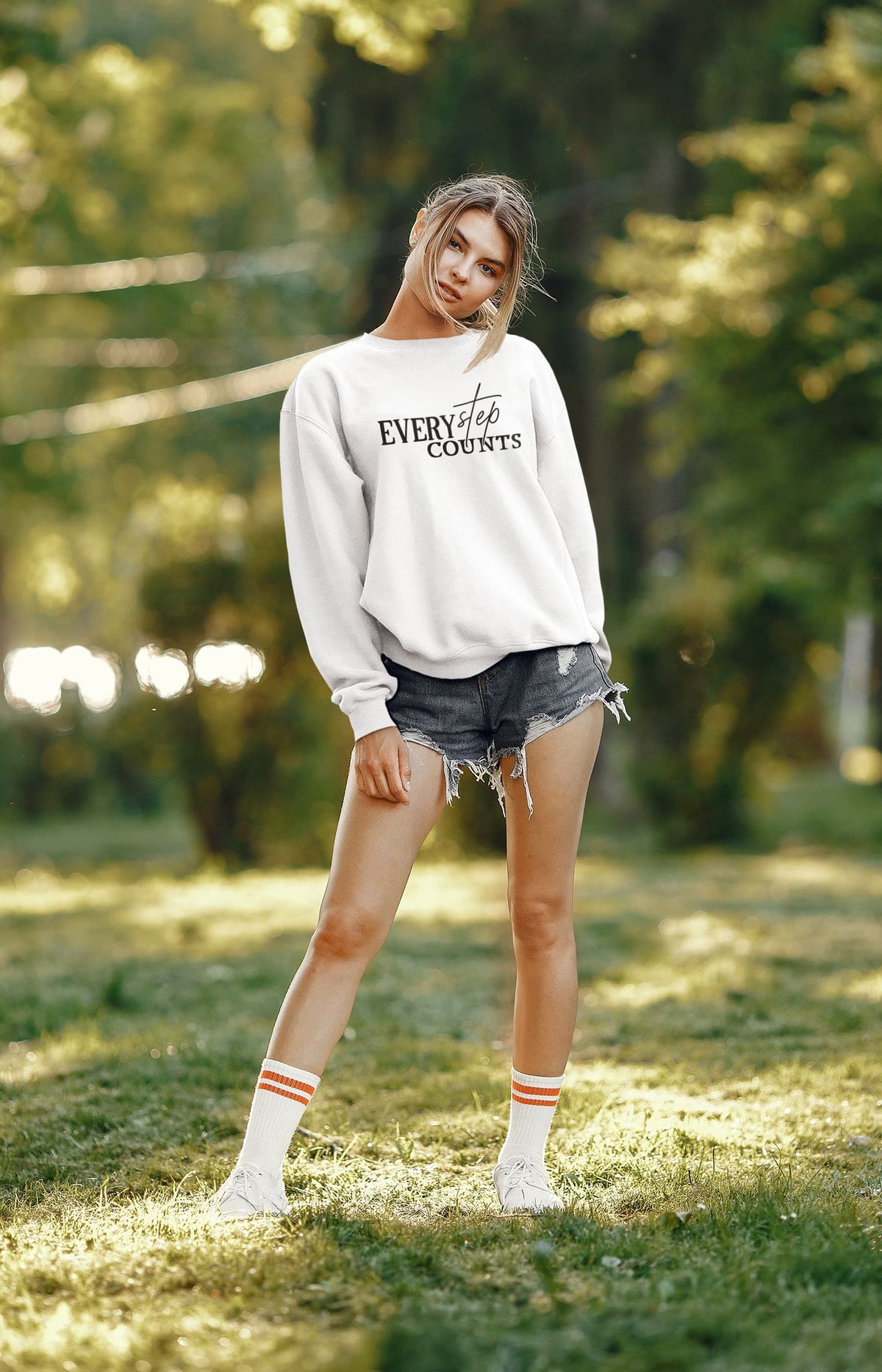 UNISEX WHITE SWEATSHIRT
