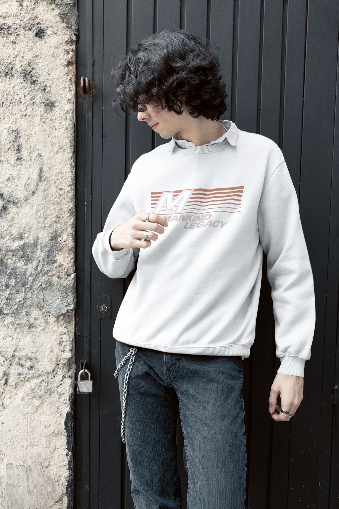 UNISEX WHITE SWEATSHIRT
