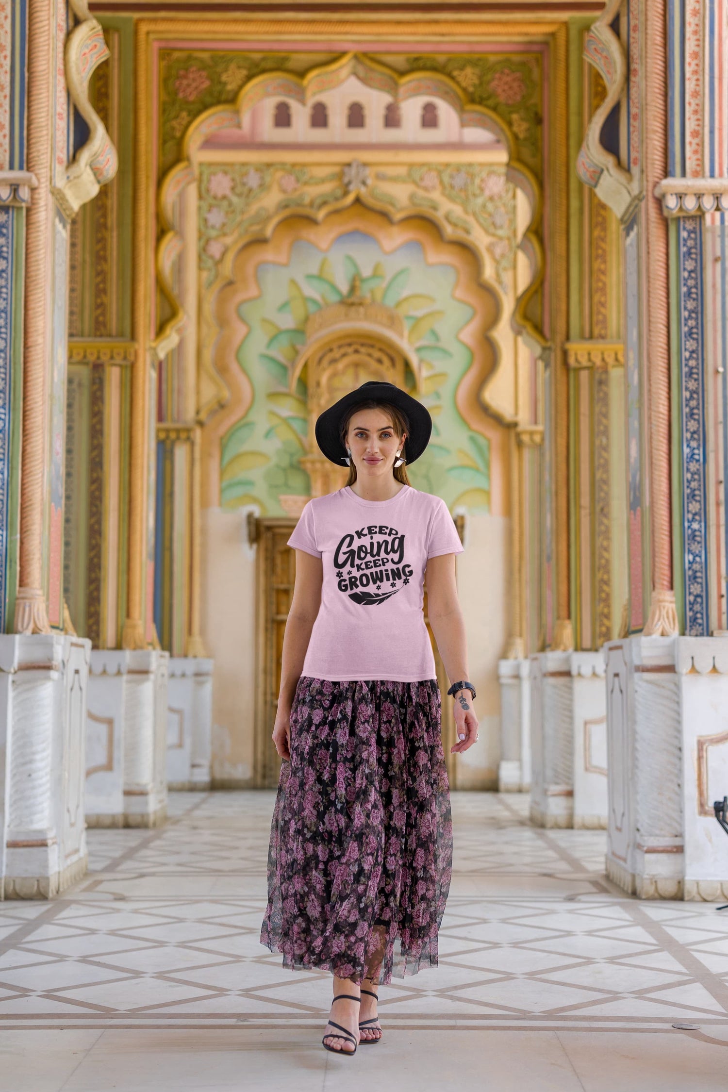 WOMENS LIGHT PINK ROUNDNECK T-SHIRT