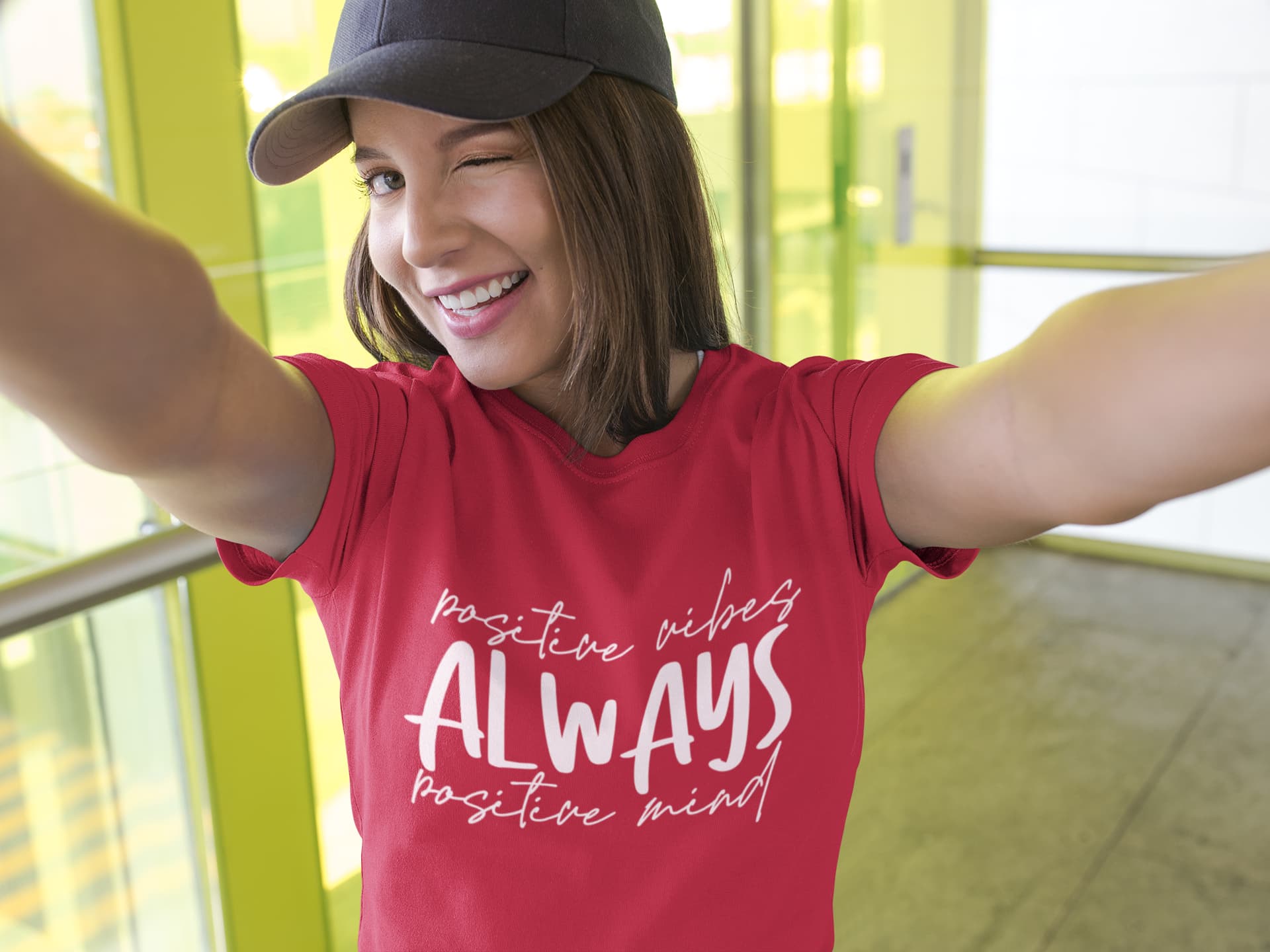 Women's Red Roundneck T-shirt