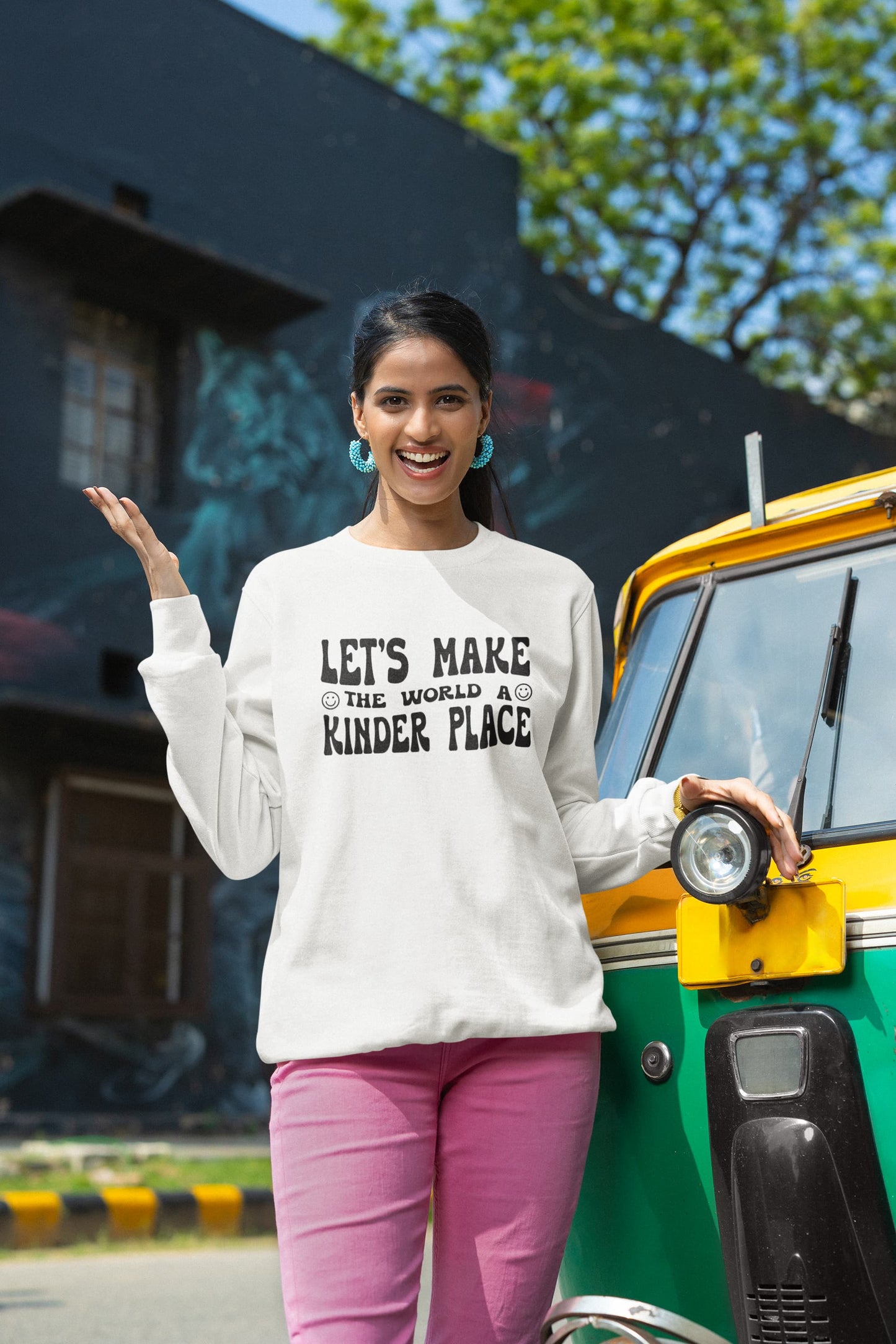 WOMENS WHITE SWEATSHIRT