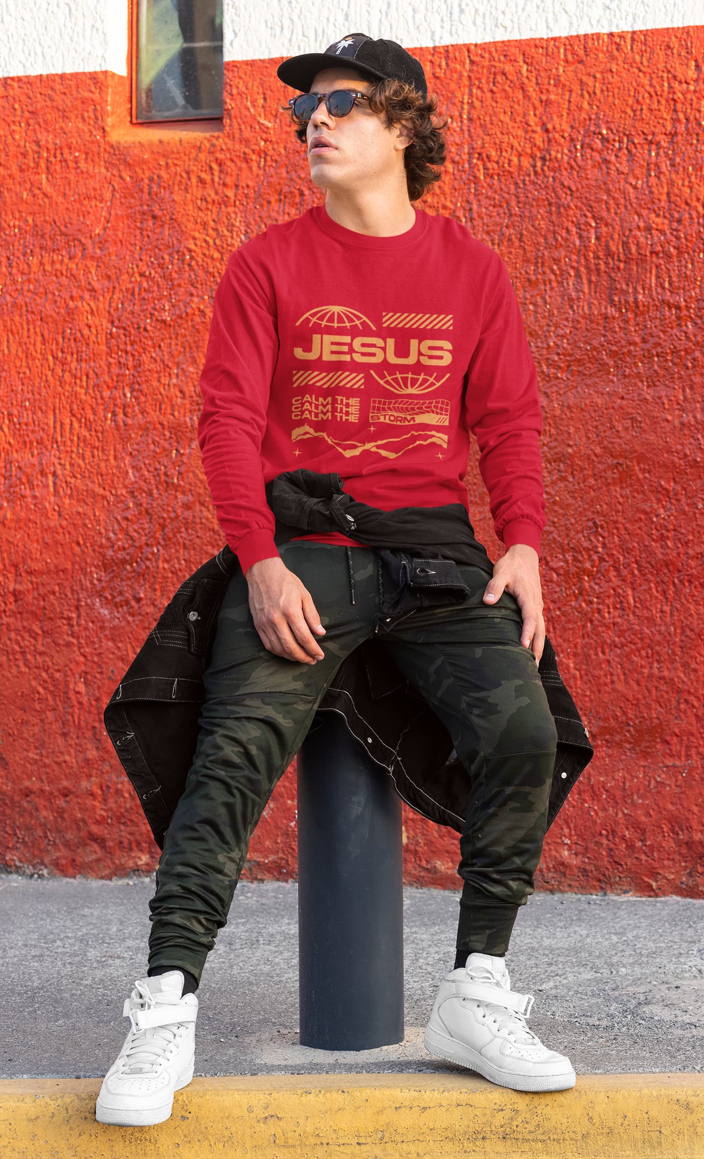 UNISEX RED SWEATSHIRT