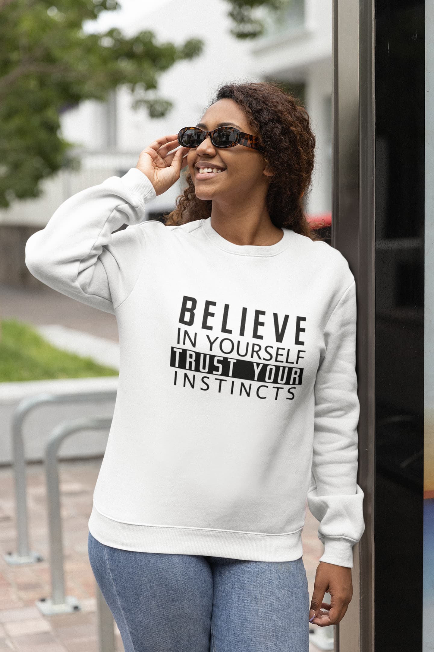 UNISEX WHITE SWEATSHIRT