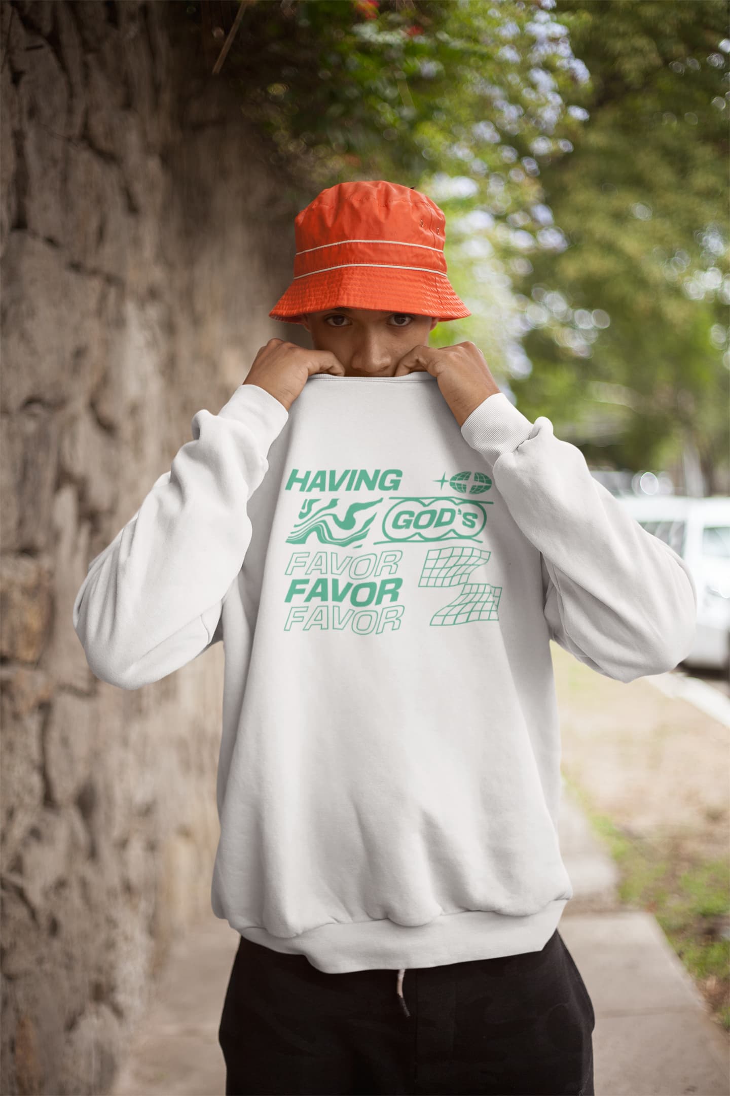UNISEX WHITE SWEATSHIRT