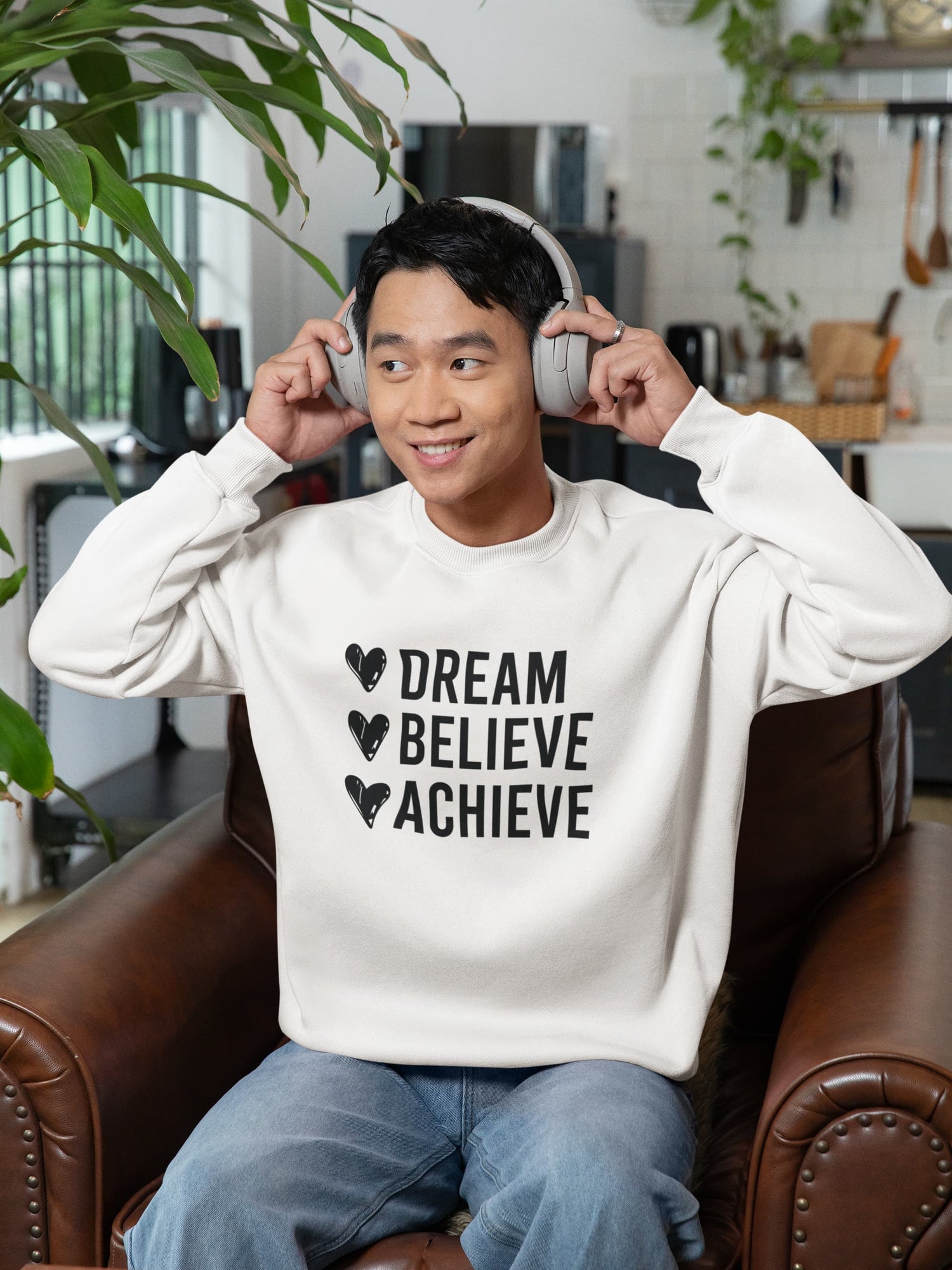 UNISEX WHITE SWEATSHIRT