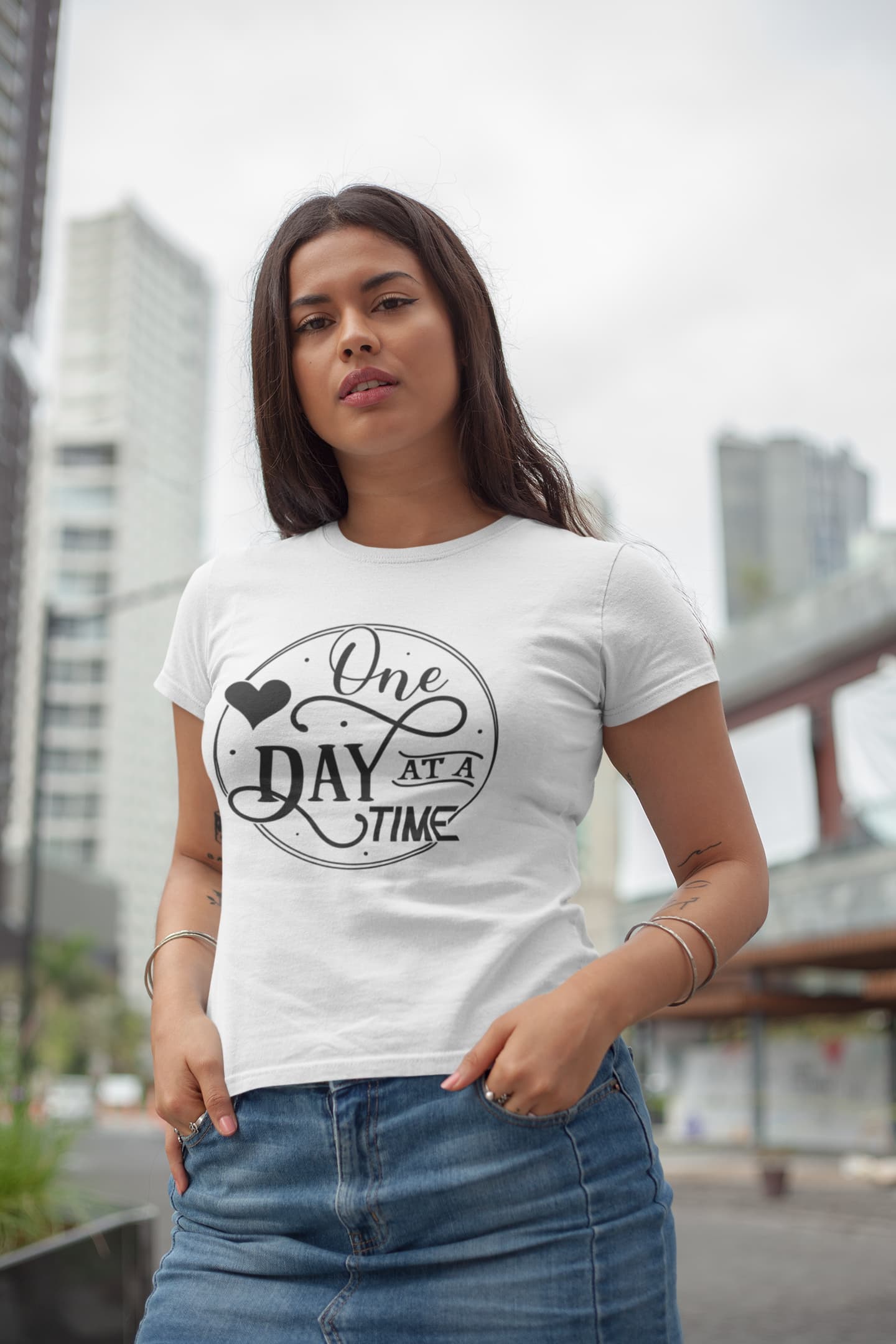 WOMENS WHITE ROUNDNECK T-SHIRT