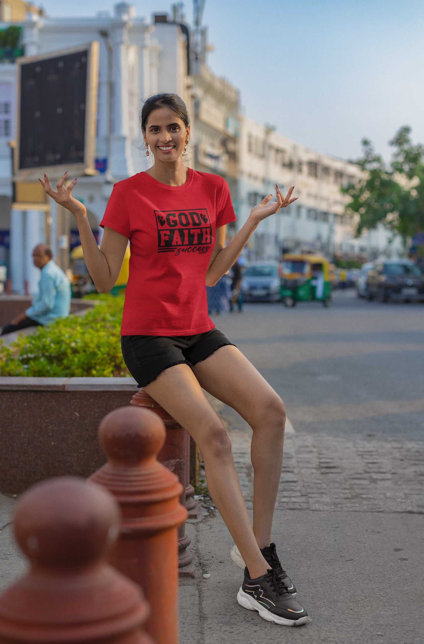 WOMENS RED ROUNDNECK T-SHIRT