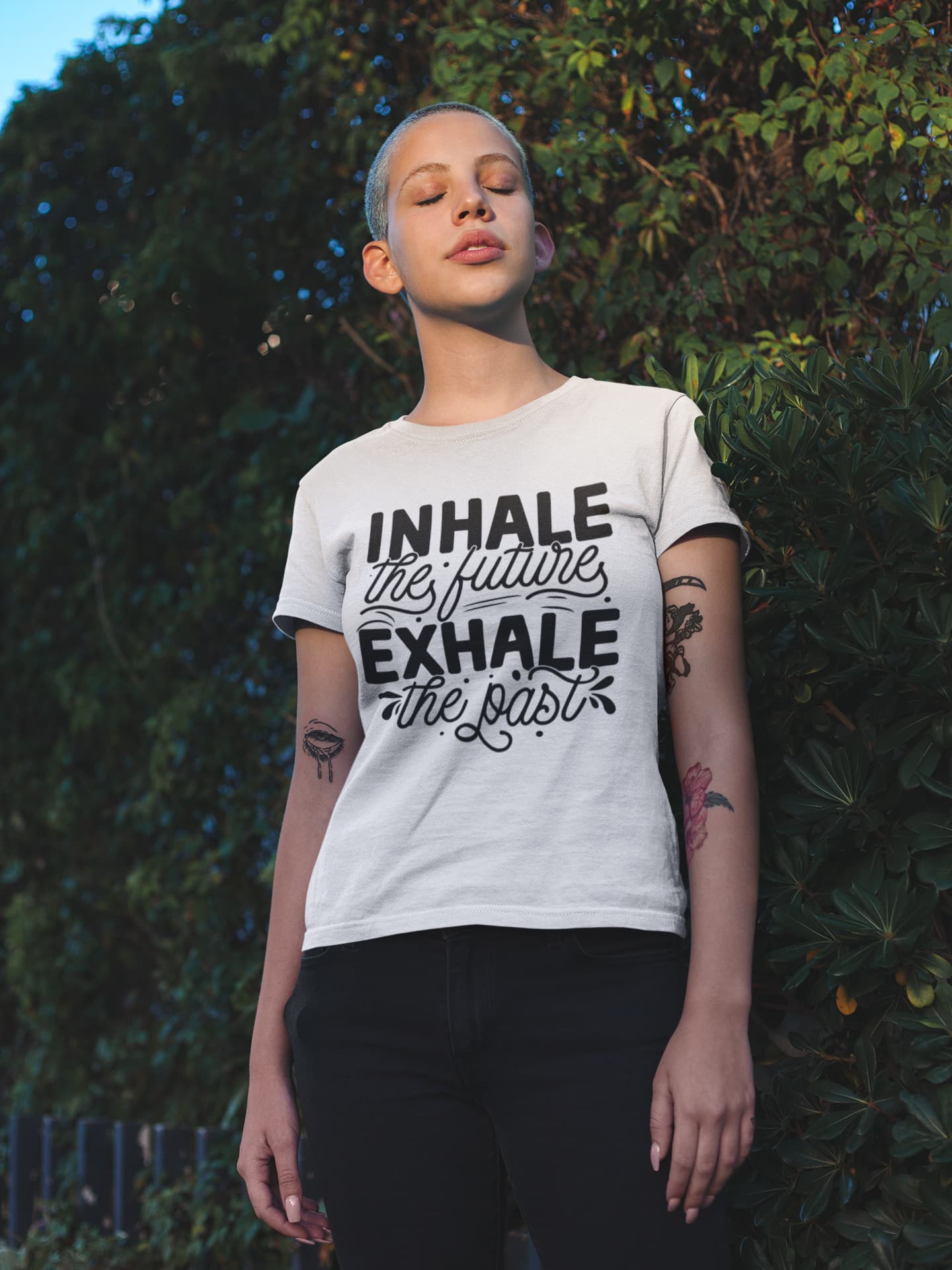 WOMENS WHITE ROUNDNECK T-SHIRT