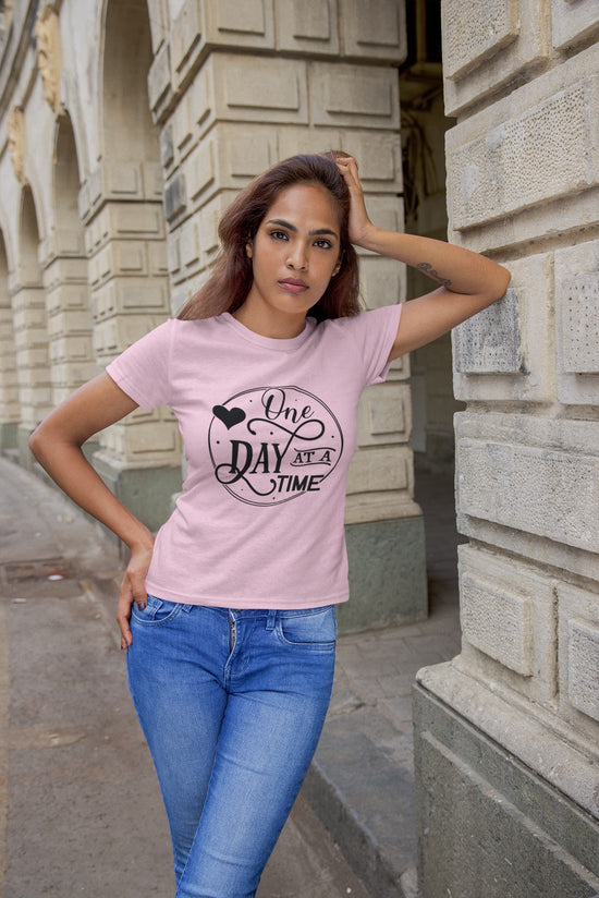 WOMENS LIGHT PINK ROUNDNECK T-SHIRT